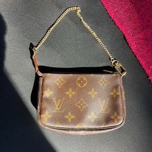 Mini pochette Louis Vuitton
